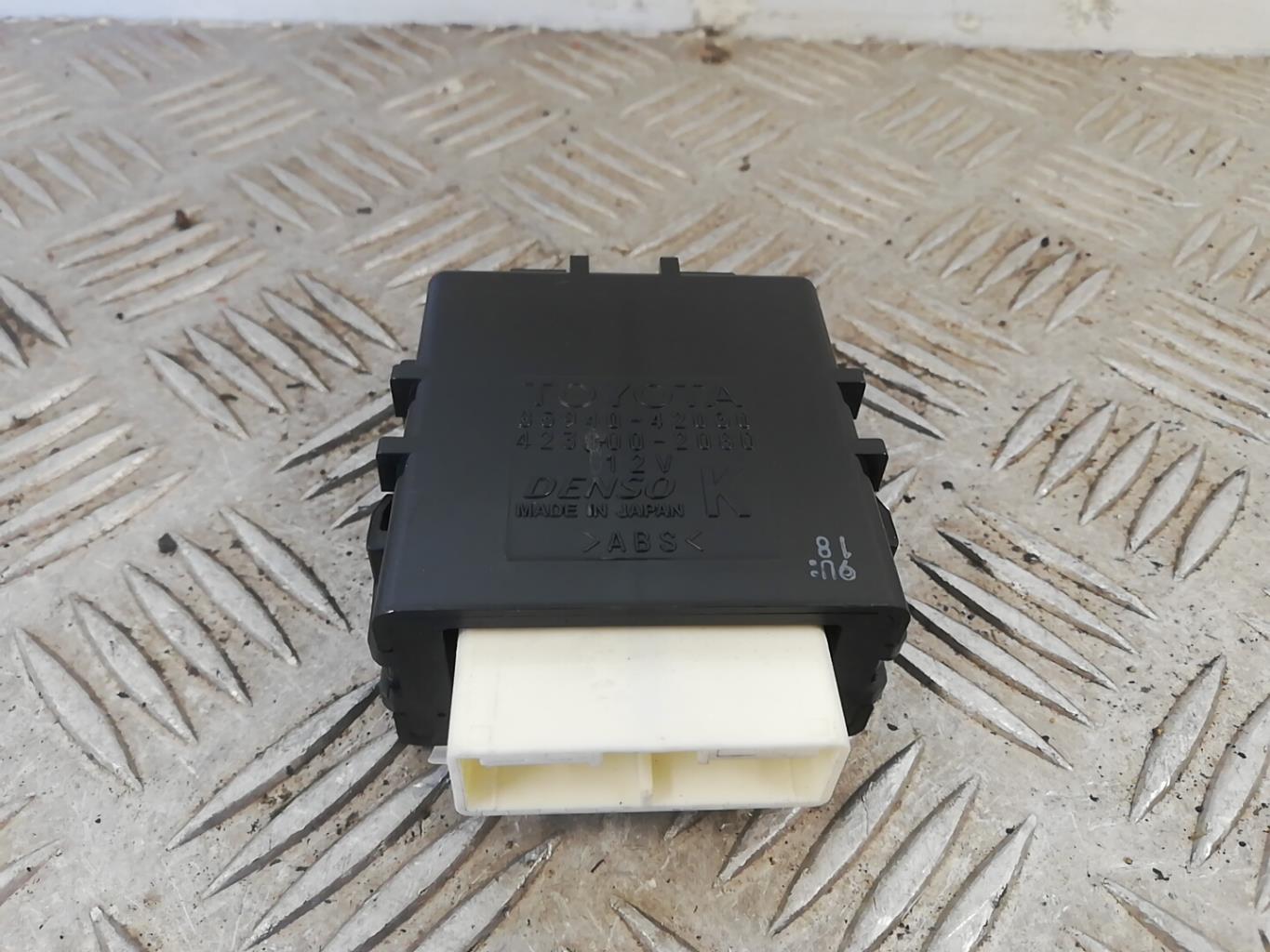 Relais electrique TOYOTA RAV4 4 PHASE 2 Essence/Hybride - 1