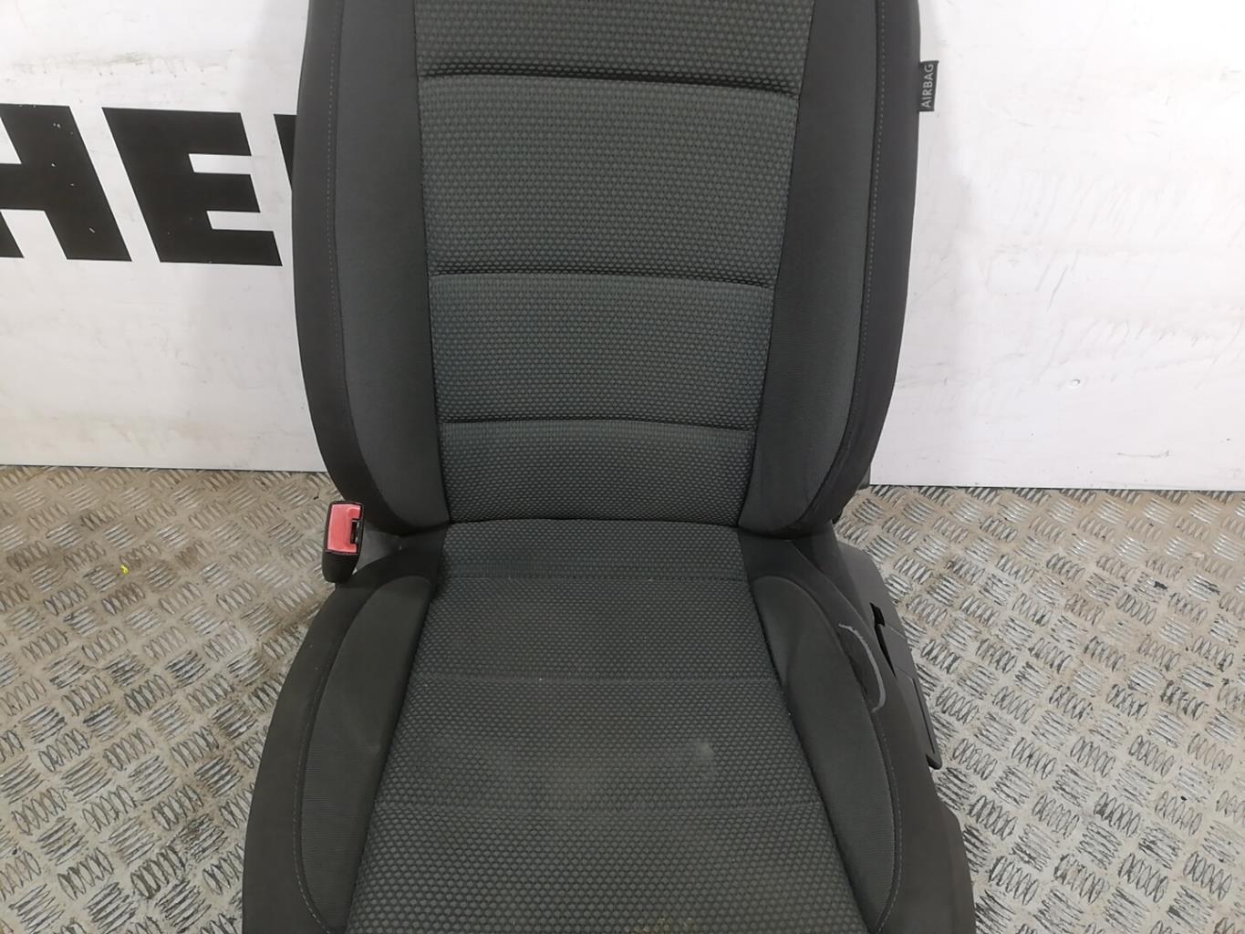 Siege avant gauche VOLKSWAGEN GOLF 6 Diesel - 1
