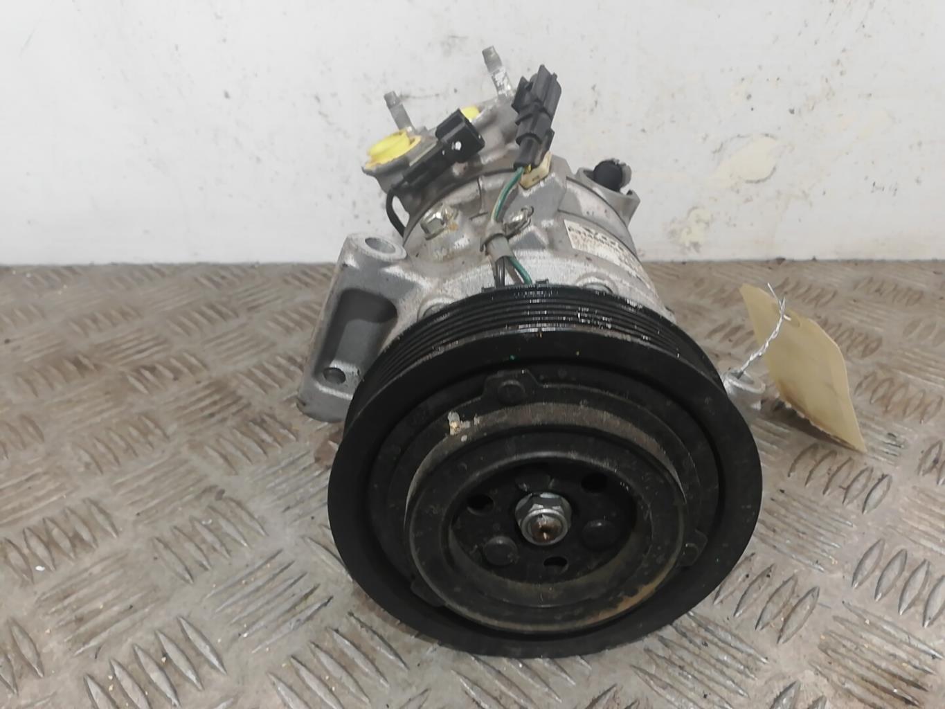 Compresseur clim VOLVO V 40 2 PHASE 2 BREAK Essence - 1