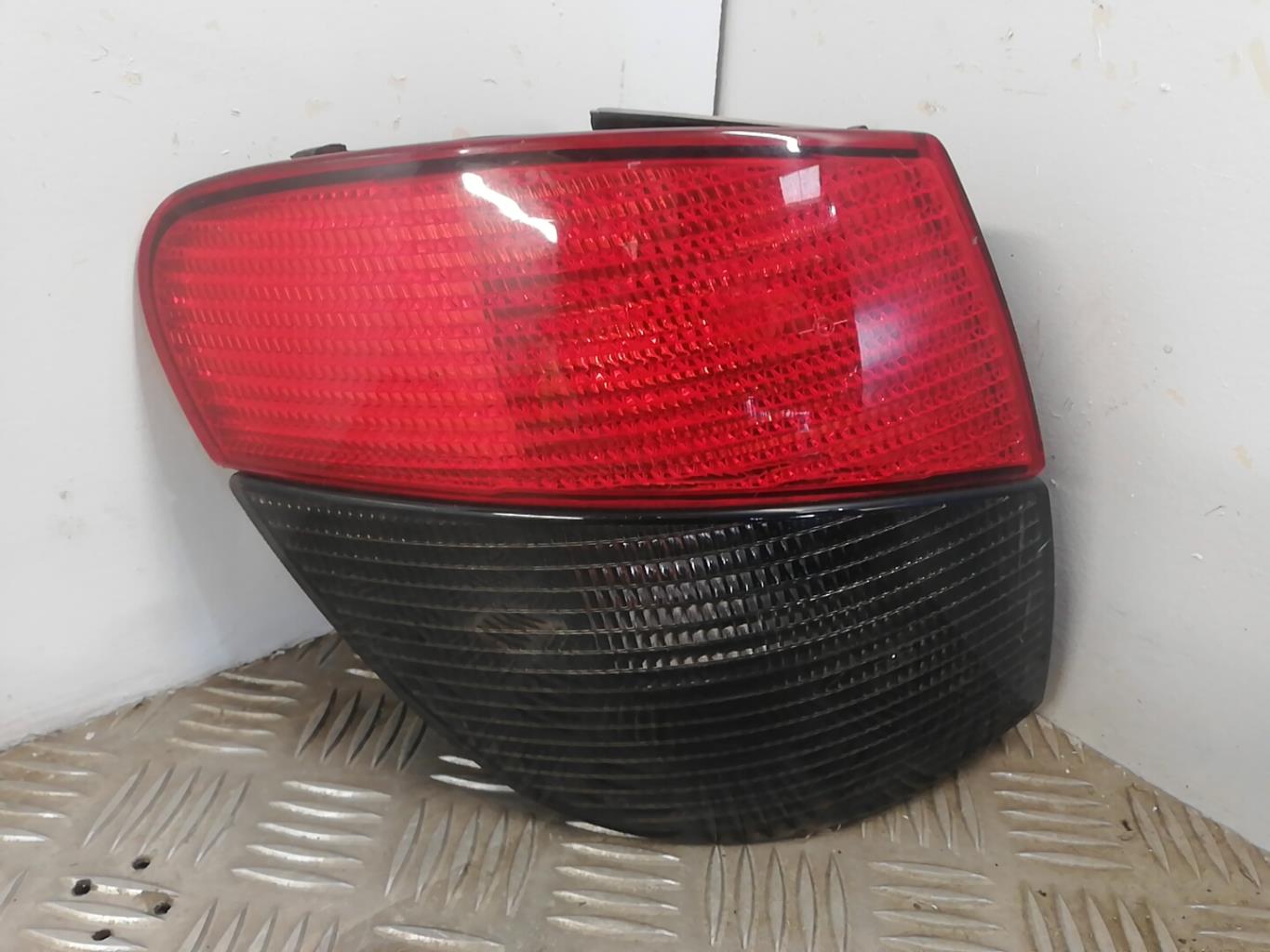 Fanale posteriore principale sinistro (luci) PEUGEOT 406 PHASE 2 BREAK Diésel - 1