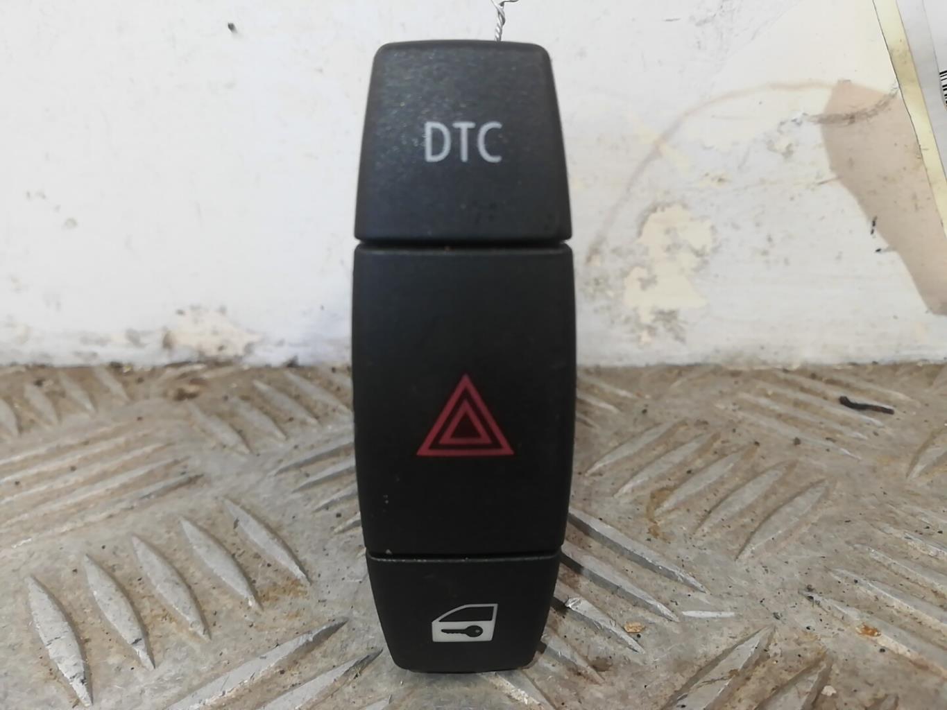 Bouton de warning BMW SERIE 1 E82 COUPE Diesel - 1