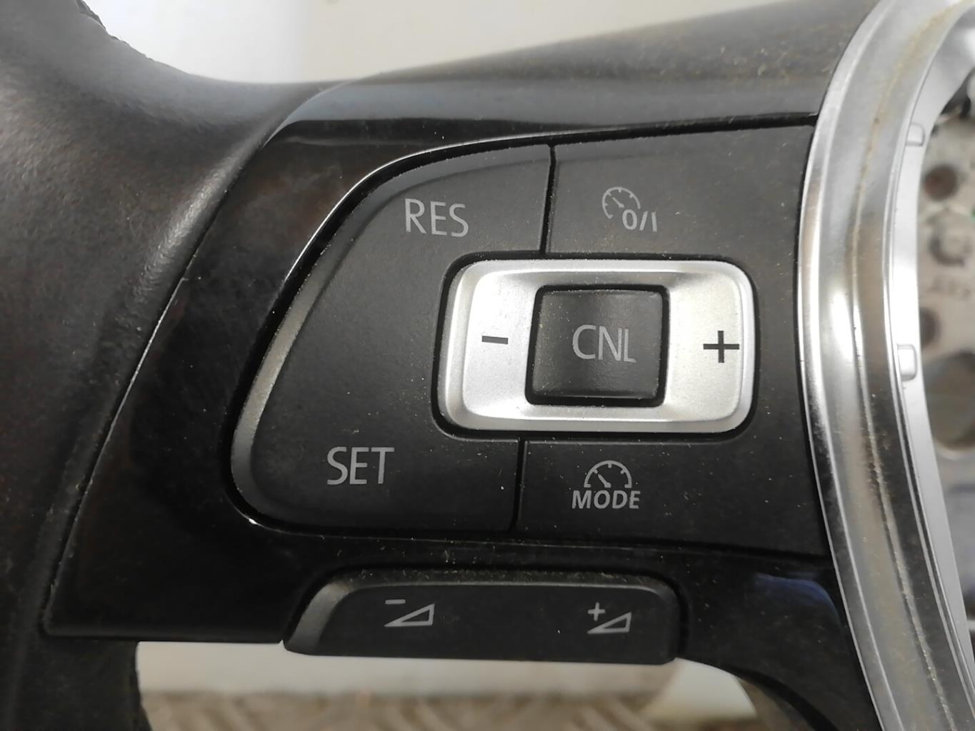 Volant VOLKSWAGEN POLO 6 PHASE 1 Essence - 1