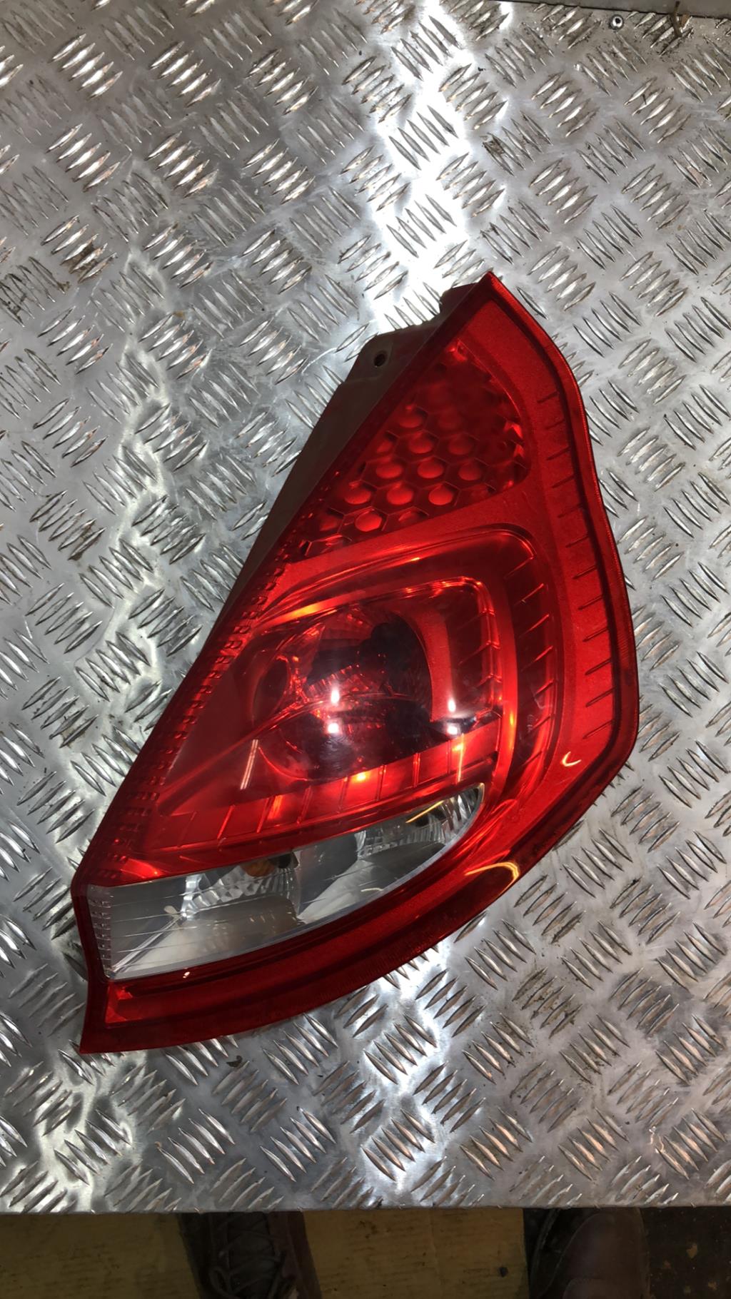 Fanale posteriore principale destro (luci) FORD FIESTA 6 PHASE 1 Gasolina - 1