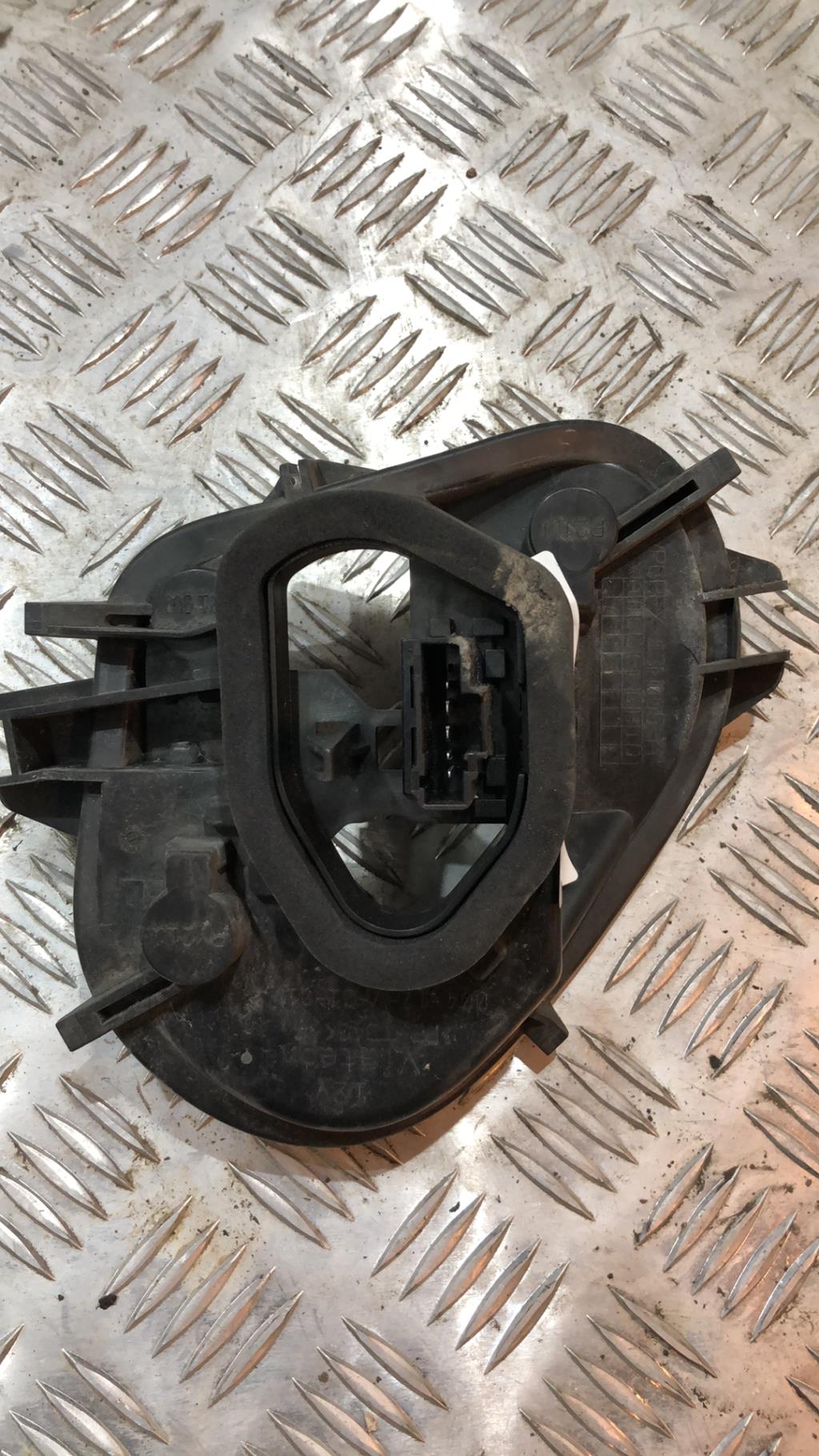 Base portalampade fanale posteriore sinistro PEUGEOT 208 1 PHASE 1 Diésel - 1