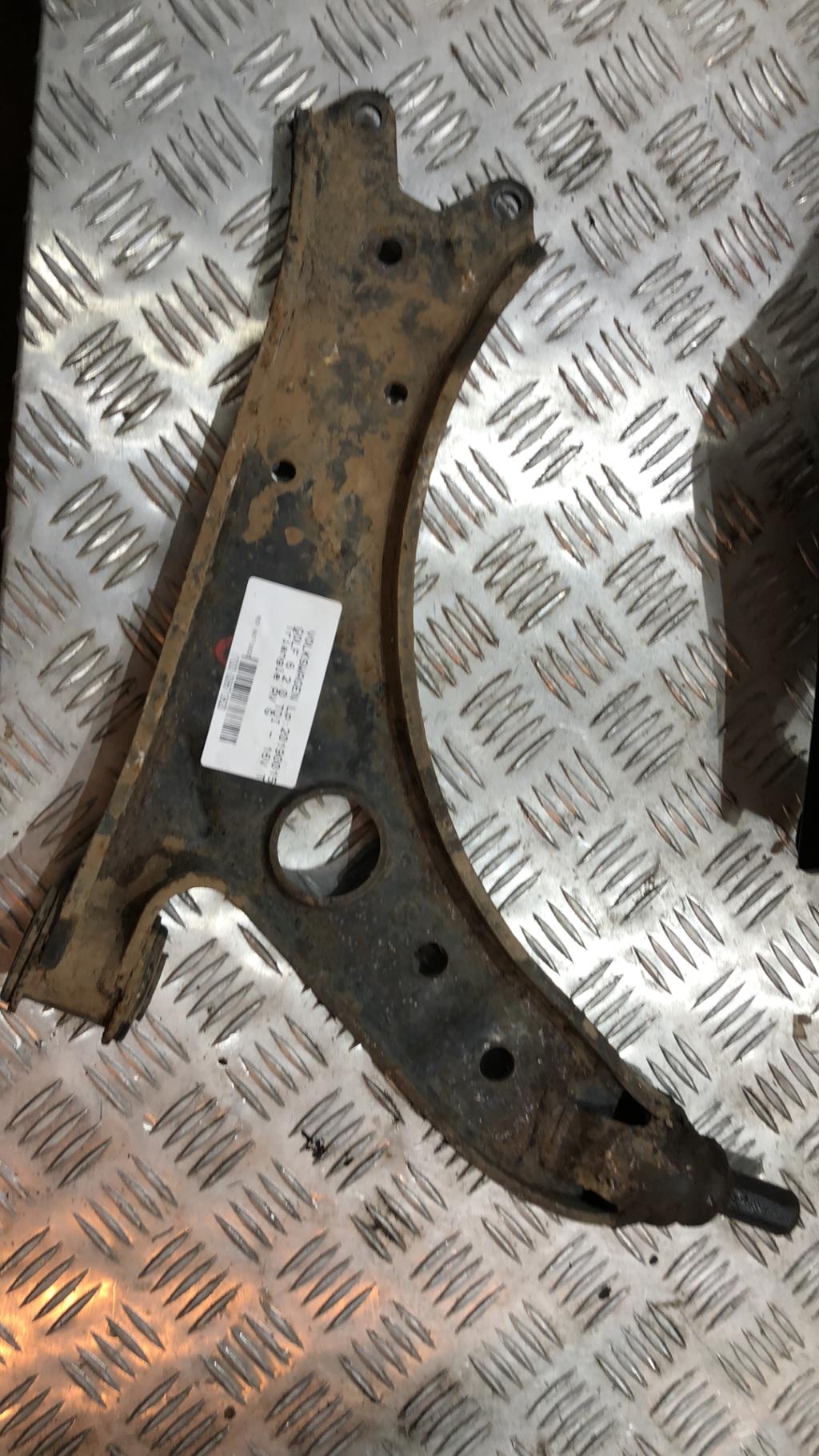 Triangle avant gauche VOLKSWAGEN GOLF 6  - 1