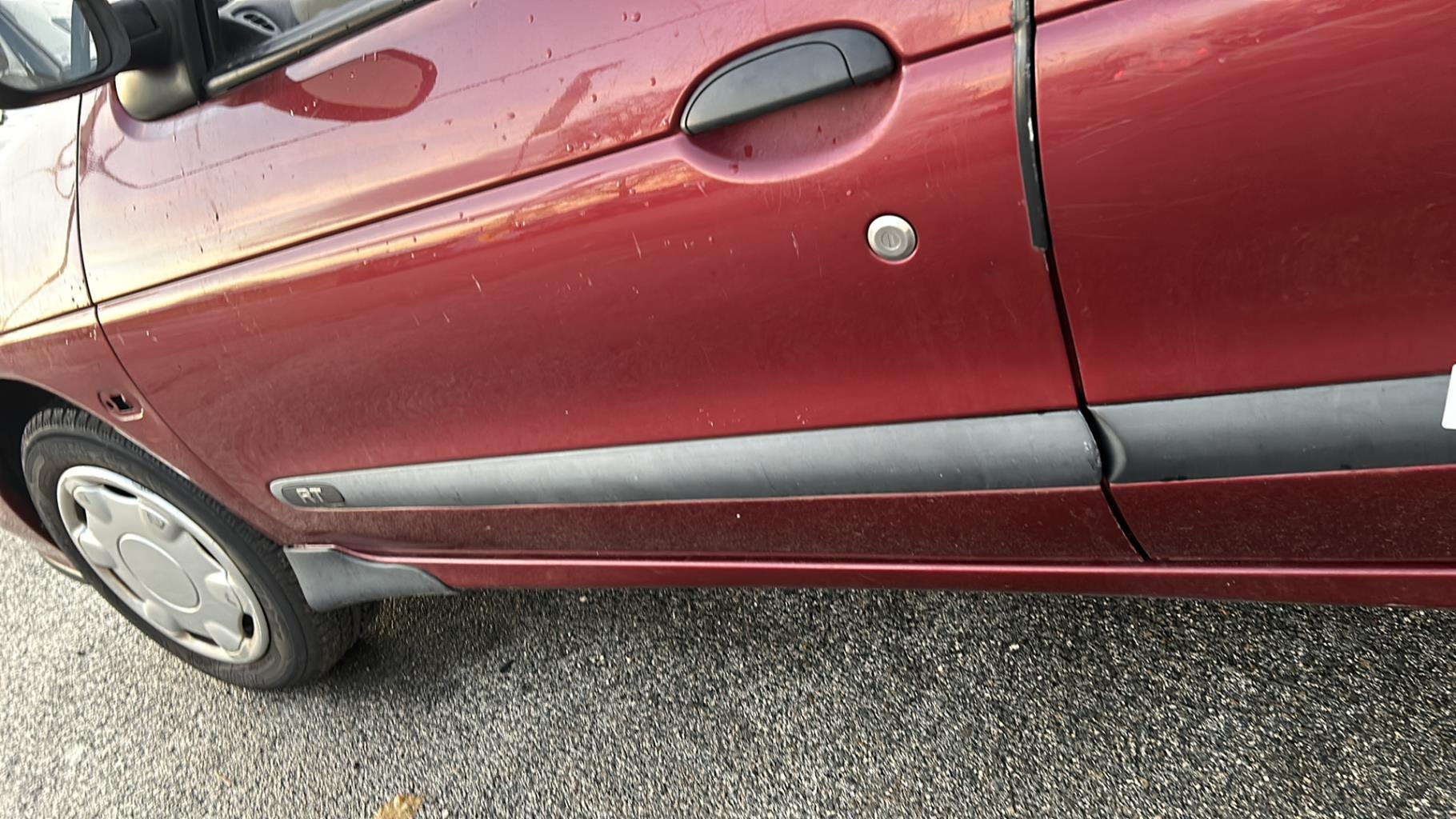 Modanatura portiera anteriore sinistra RENAULT MEGANE 1 PHASE 1 Diésel - 1