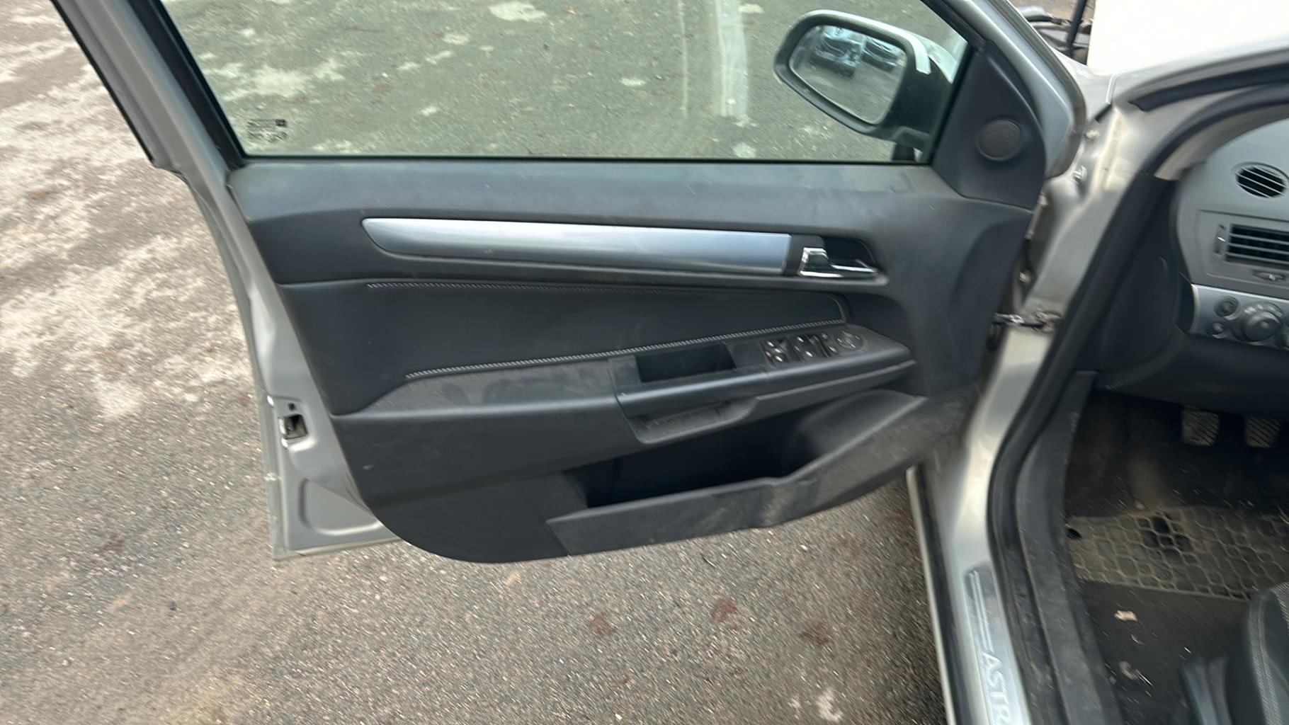 Pannello portiera anteriore sinistro OPEL ASTRA H PHASE 2 Diésel - 1