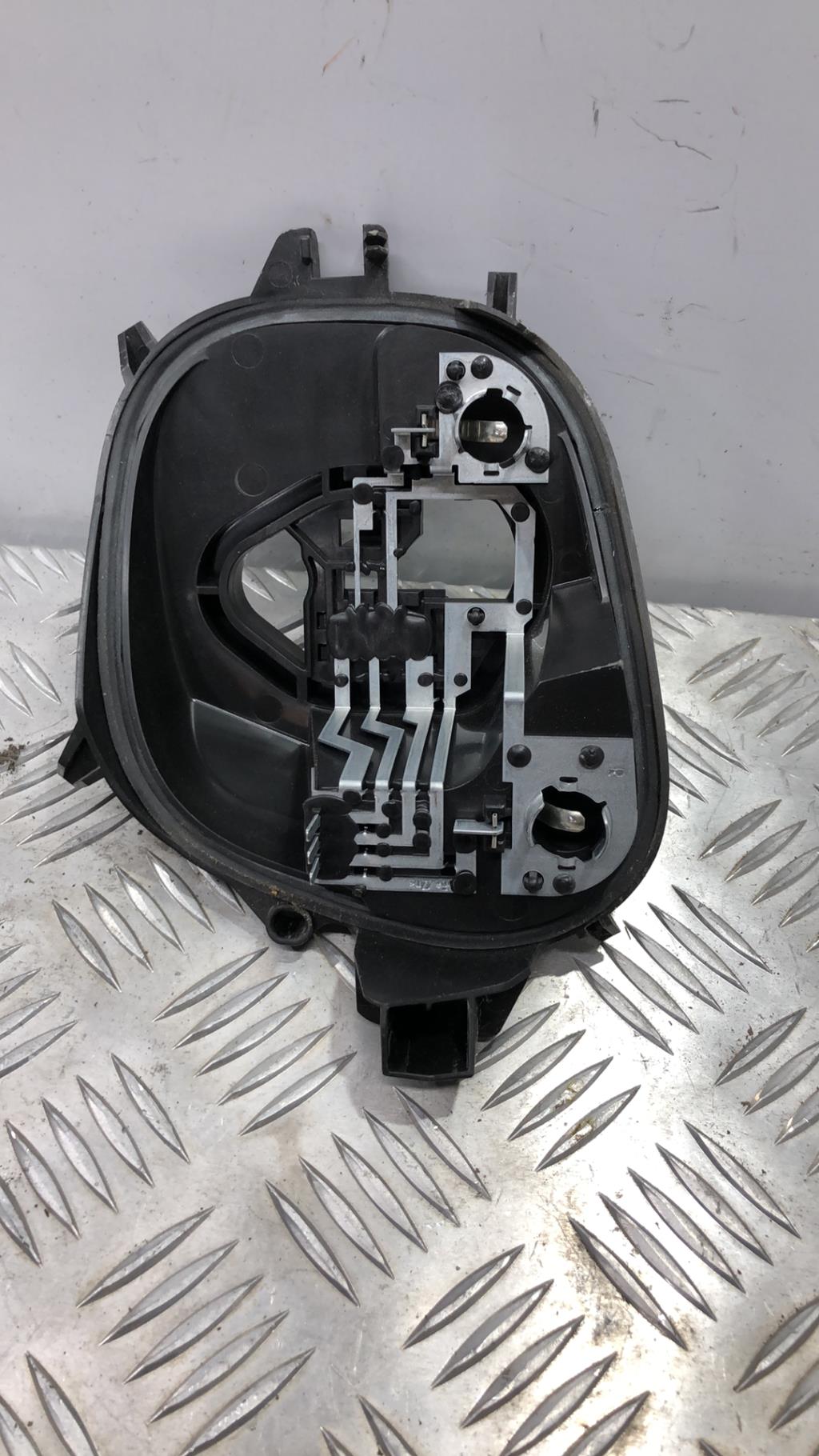 Base portalampade fanale posteriore destro PEUGEOT 208 1 PHASE 2 Diésel - 1