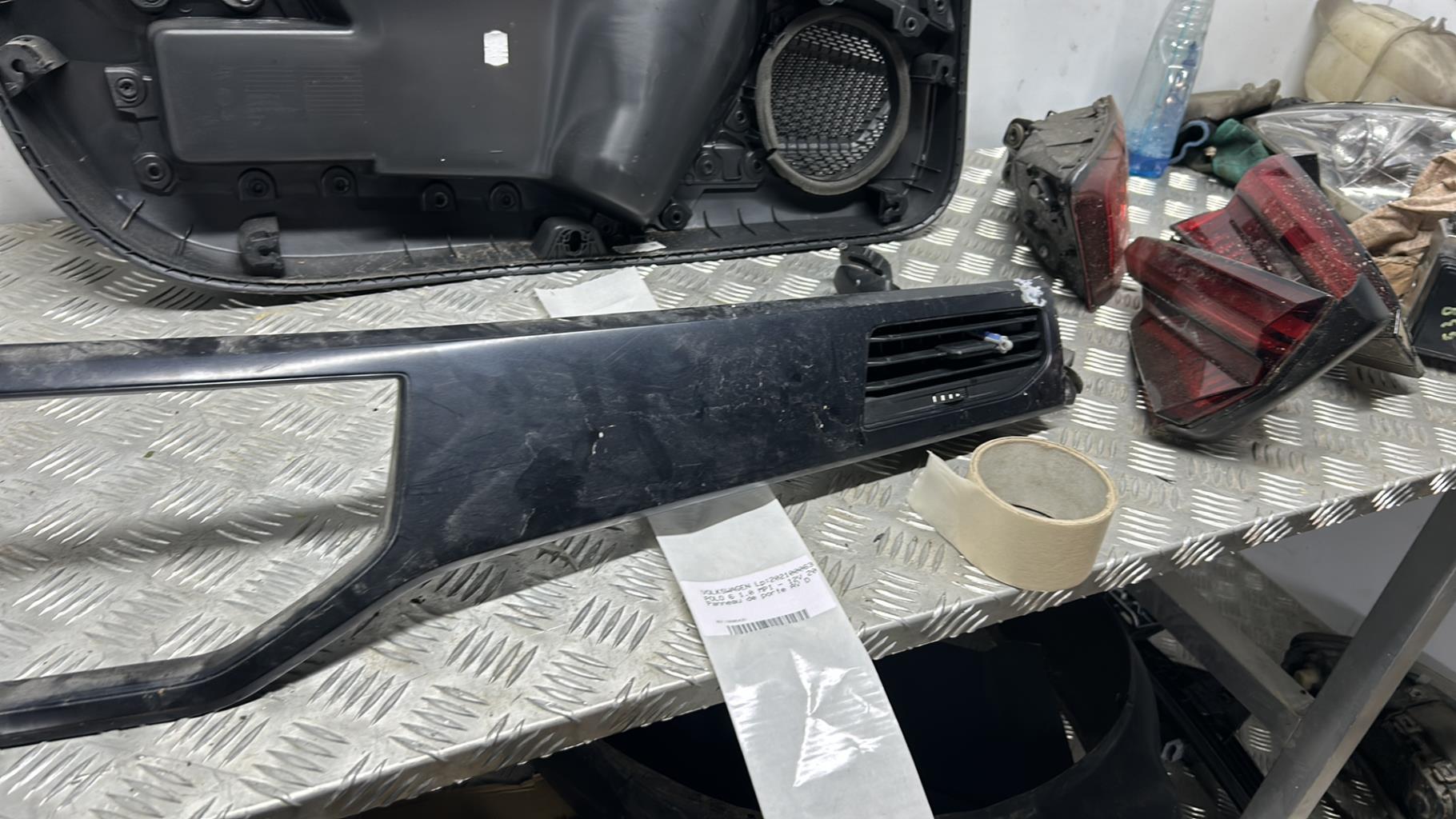 Consolle centrale (interno in plastica) VOLKSWAGEN POLO 6  - 1