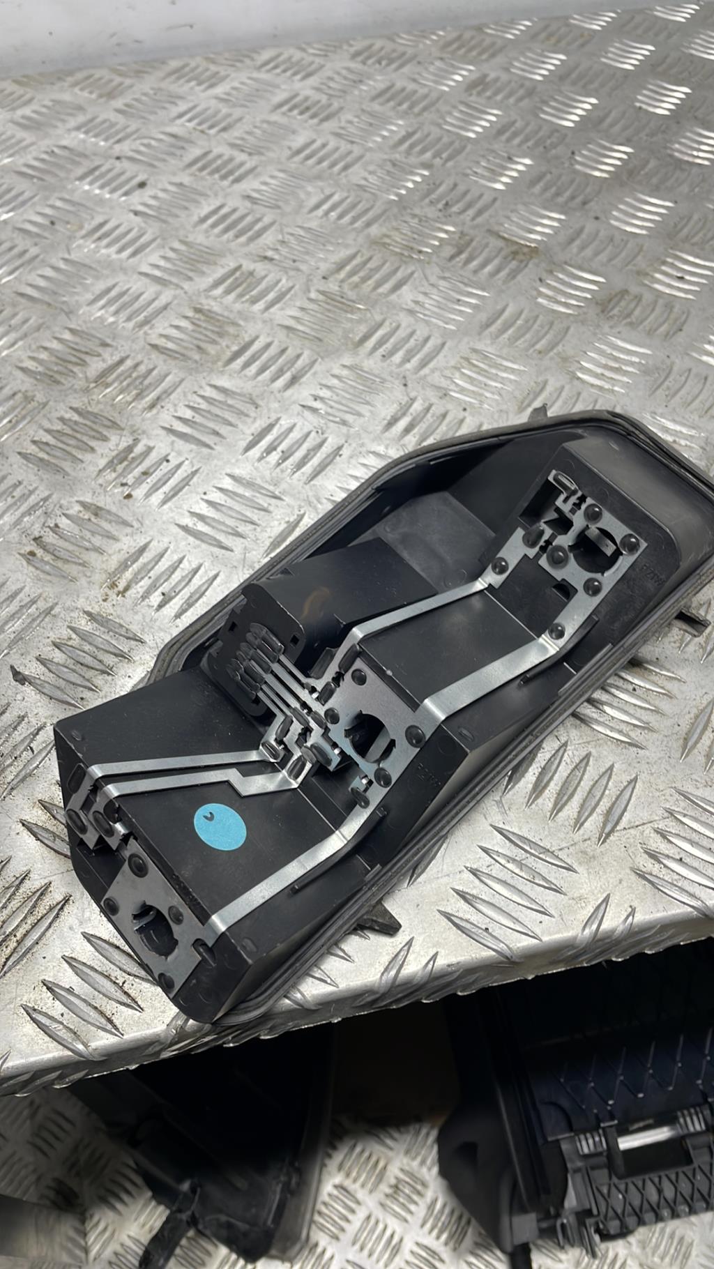 Base portalampade fanale posteriore destro CITROEN C4 2 PHASE 1  - 1