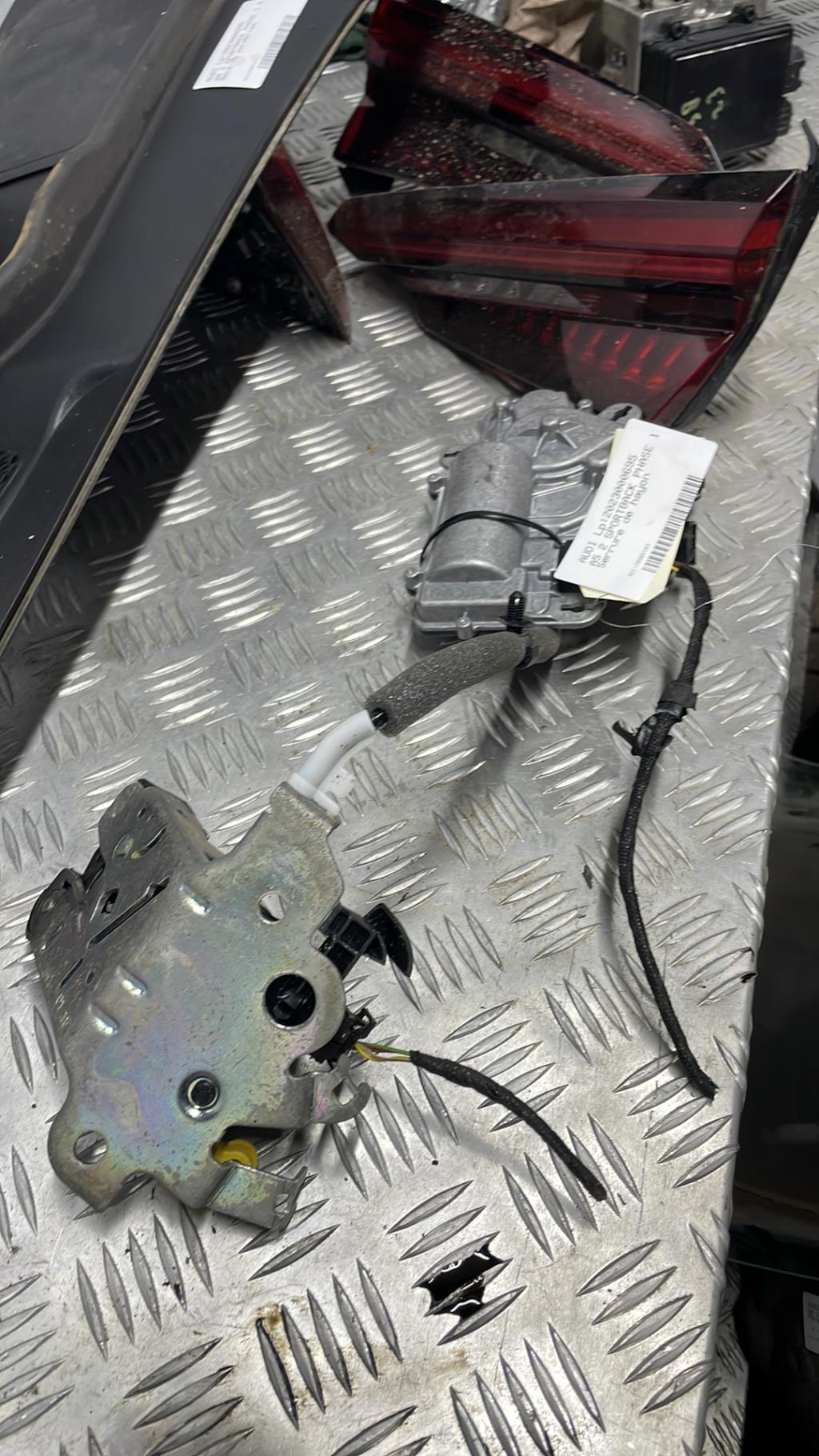 Serrure de hayon AUDI A5 2 SPORTBACK PHASE 1 Diesel - 1
