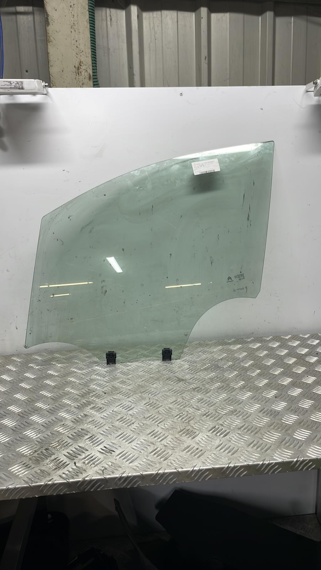 Vetro anteriore sinistro CITROEN C3 3 PHASE 2 Gasolina - 1