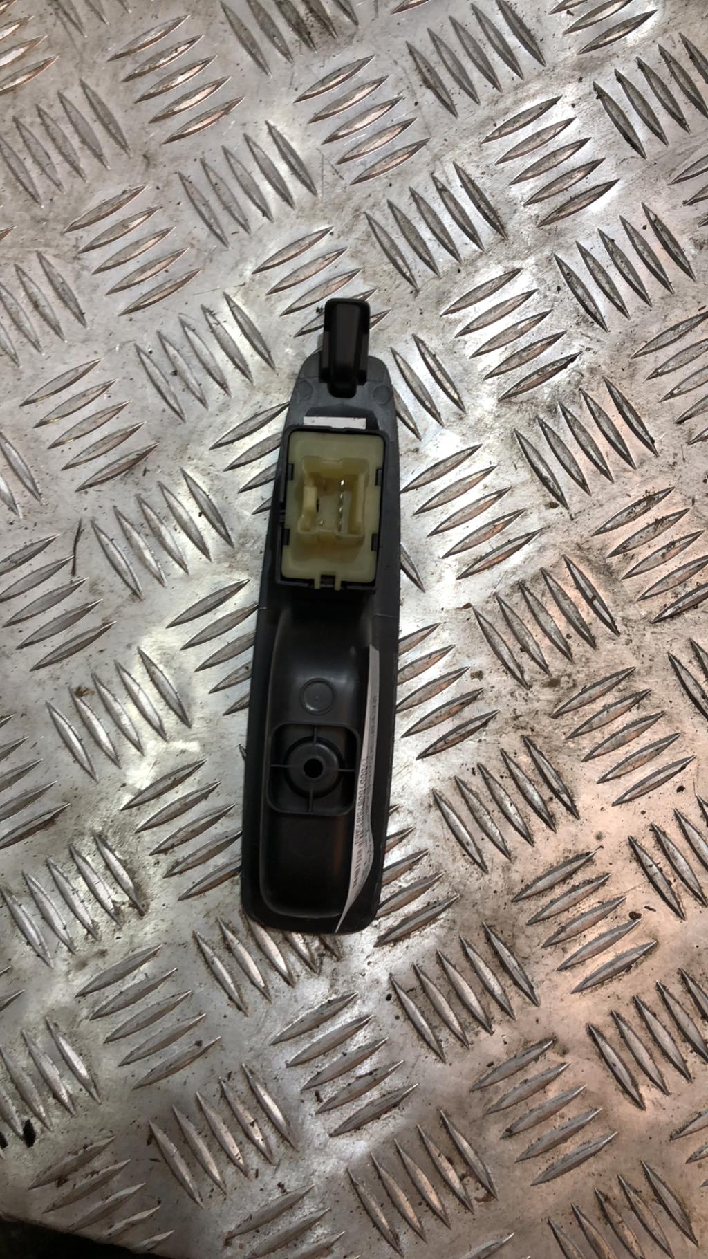 Interruttore lavacristalli posteriore destro RENAULT CLIO 4 PHASE 1 Diésel - 1