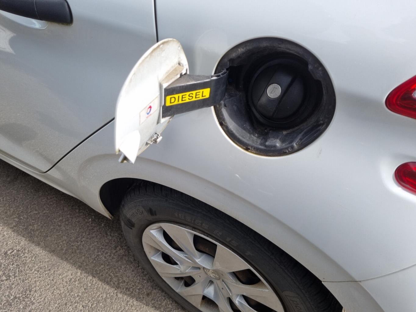 Sportello carburante PEUGEOT 208 1 PHASE 1 Diésel - 1