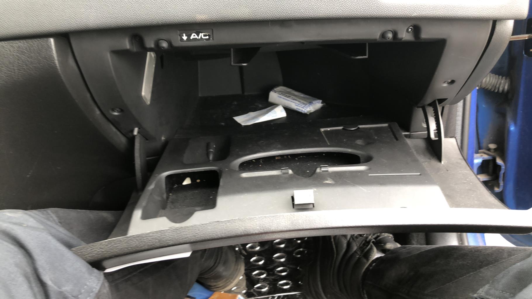 Boite a gants PEUGEOT 307 PHASE 2 BREAK Diesel - 1