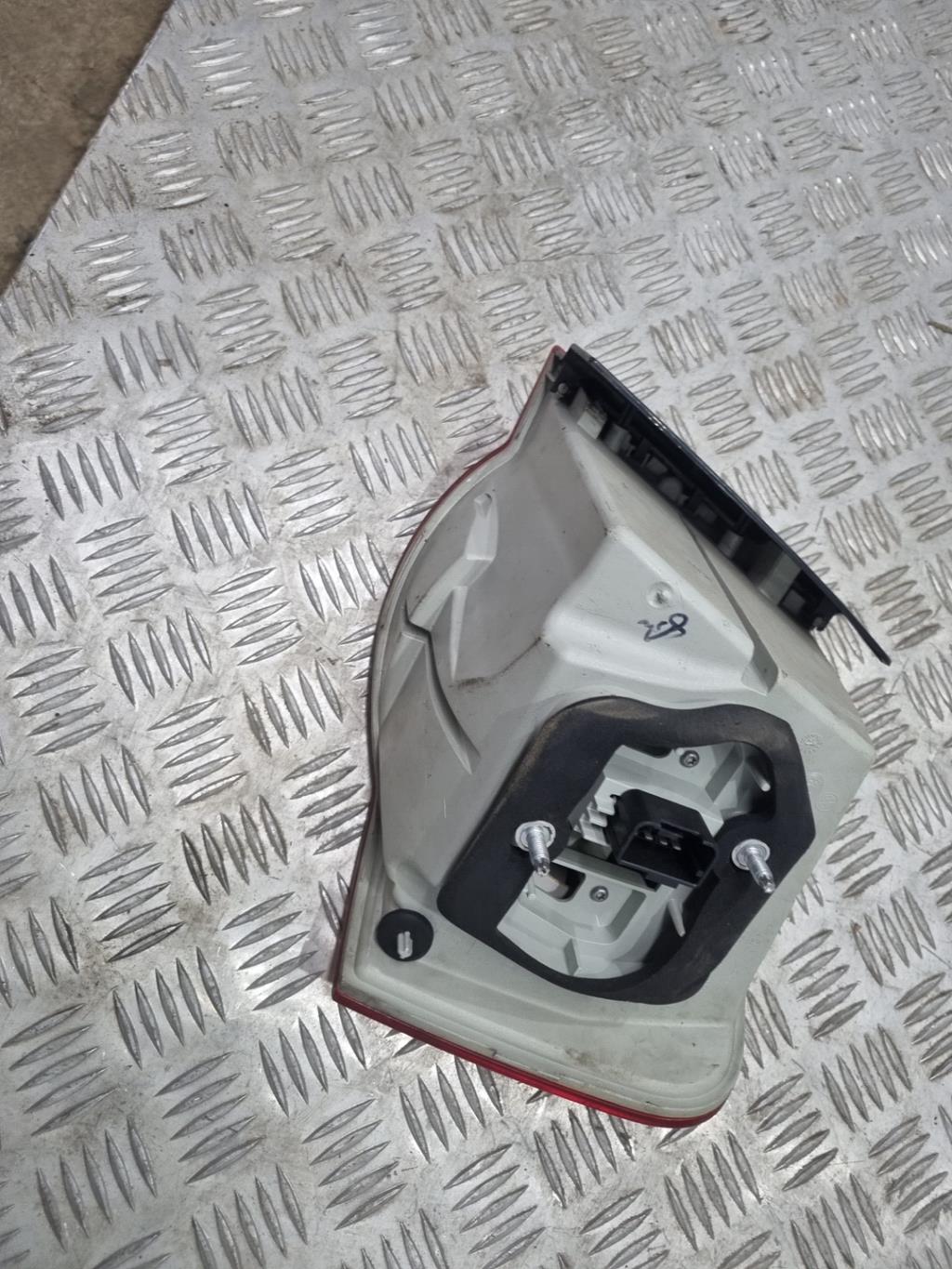 Fanale posteriore principale sinistro (luci) VOLKSWAGEN JETTA 2  - 1