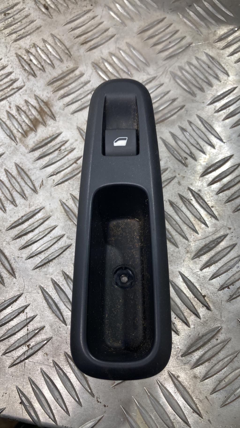 Interruttore lavacristalli posteriore destro PEUGEOT 3008 1 PHASE 1 Diésel - 1