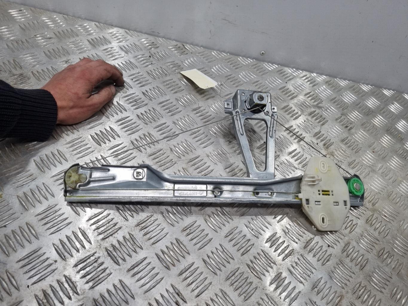Alzacristalli manuale posteriore sinistro RENAULT CLIO 2 PHASE 2 Gasolina - 1