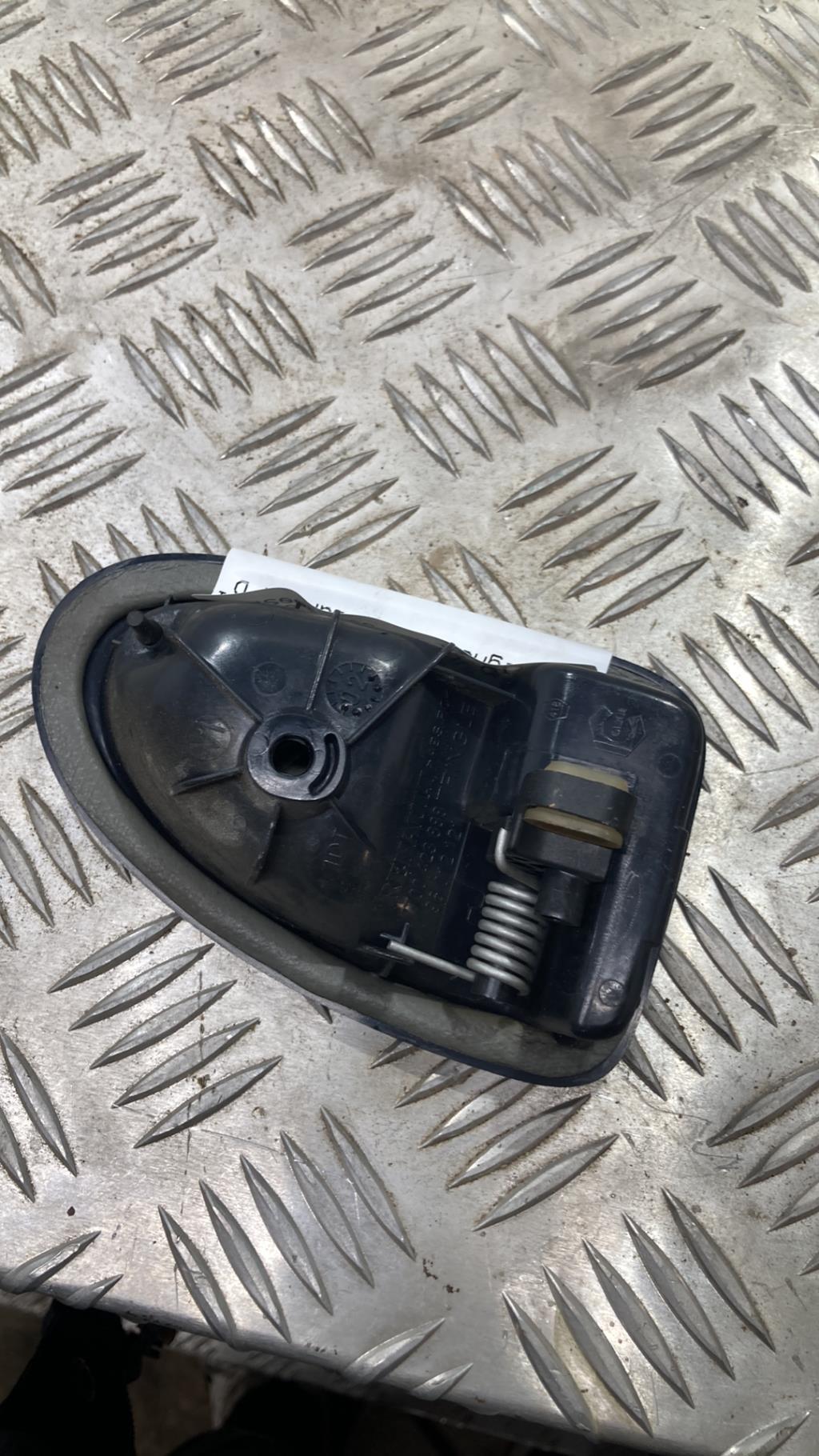 Maniglia interna posteriore destra RENAULT CLIO 2 PHASE 2 Gasolina - 1