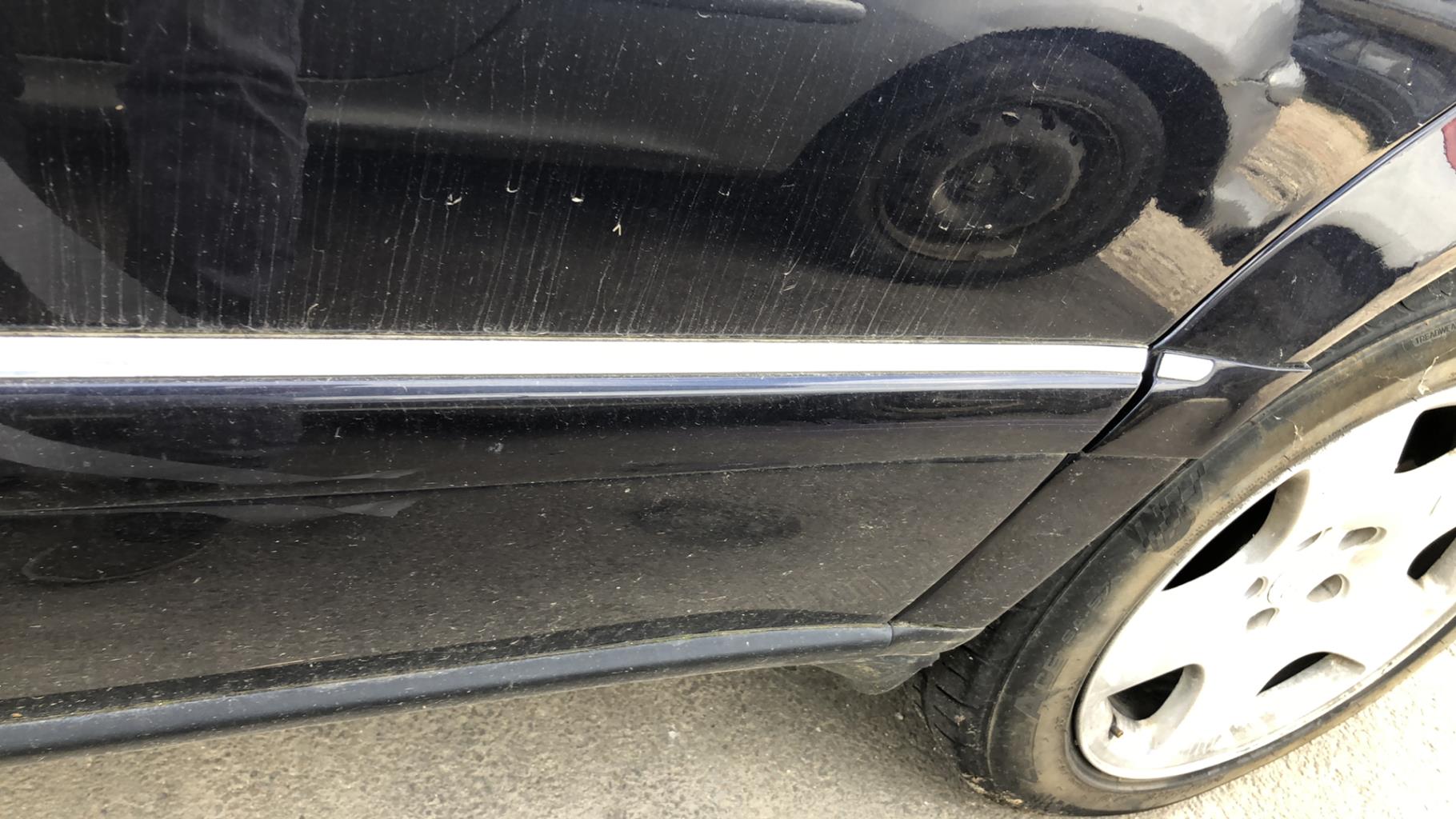 Modanatura portiera posteriore sinistra  AUDI A8 1 PHASE 2 Gasolina - 1
