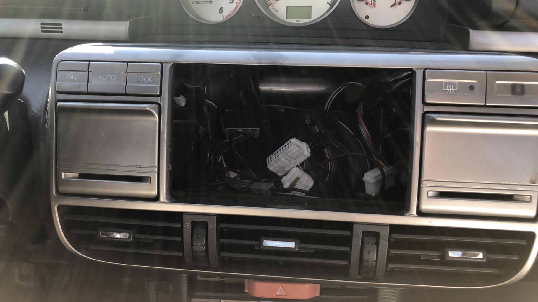 Consolle centrale (interno in plastica) NISSAN X-TRAIL 1 PHASE 1 Diésel - 1