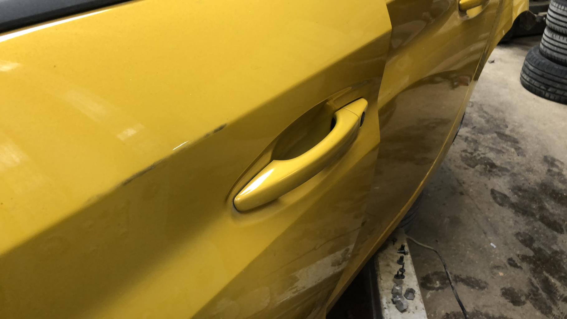 Maniglia portiera anteriore sinistra PEUGEOT 208 2 Gasolina - 1