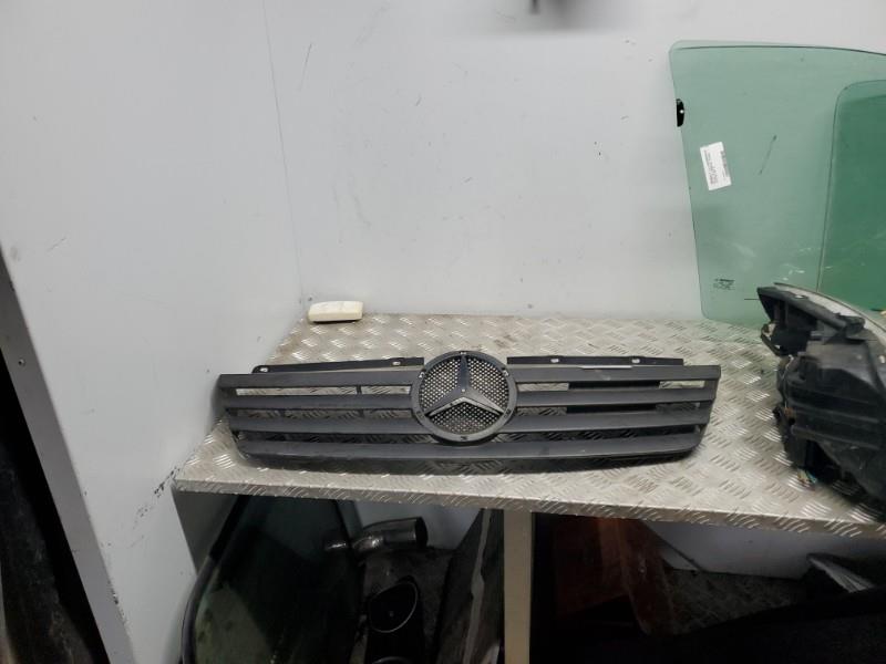 Calandra MERCEDES VANEO 414 Diésel - 1