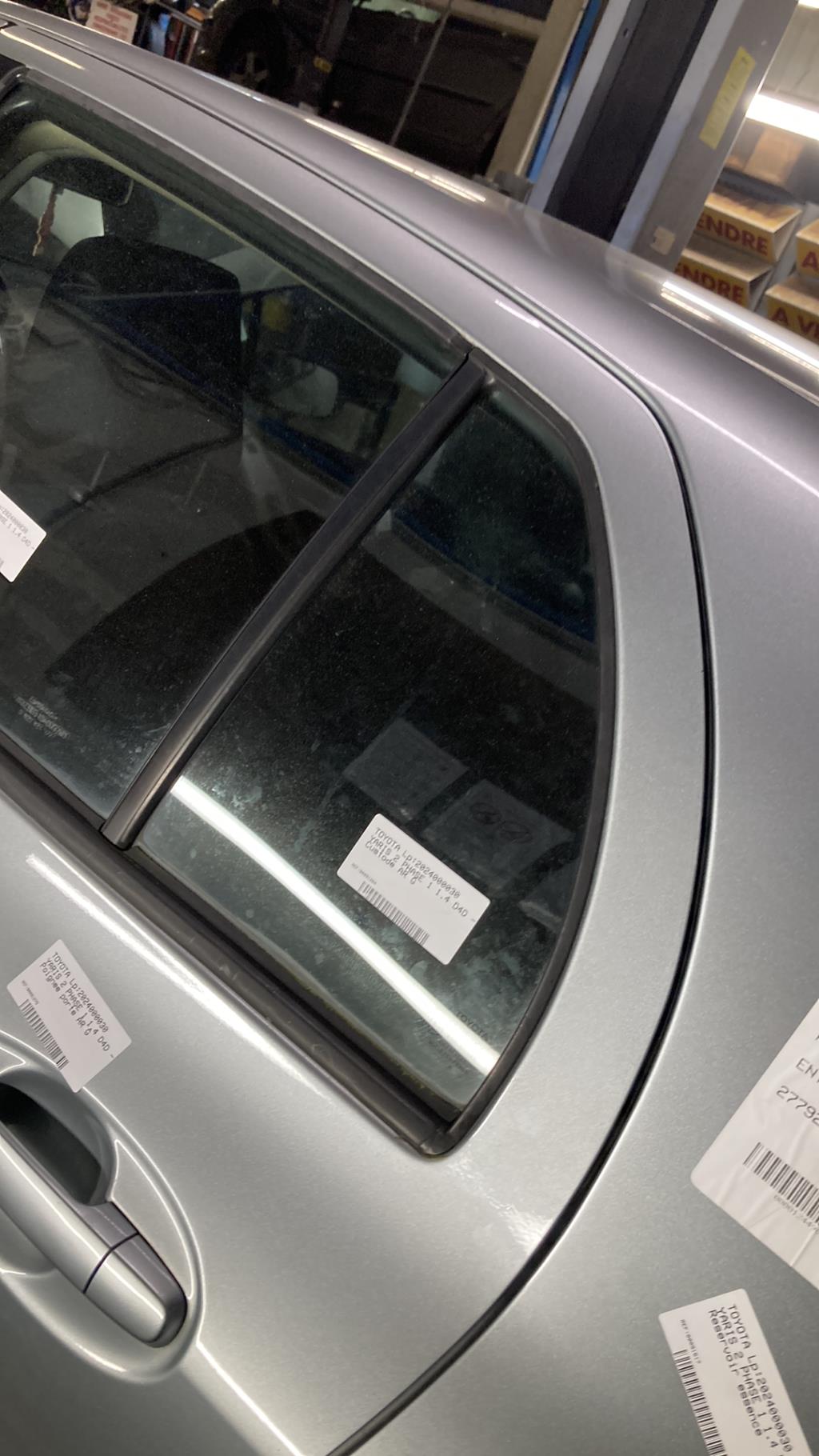 Vetro laterale fisso posteriore sinistro TOYOTA YARIS 2 PHASE 1 Diésel - 1