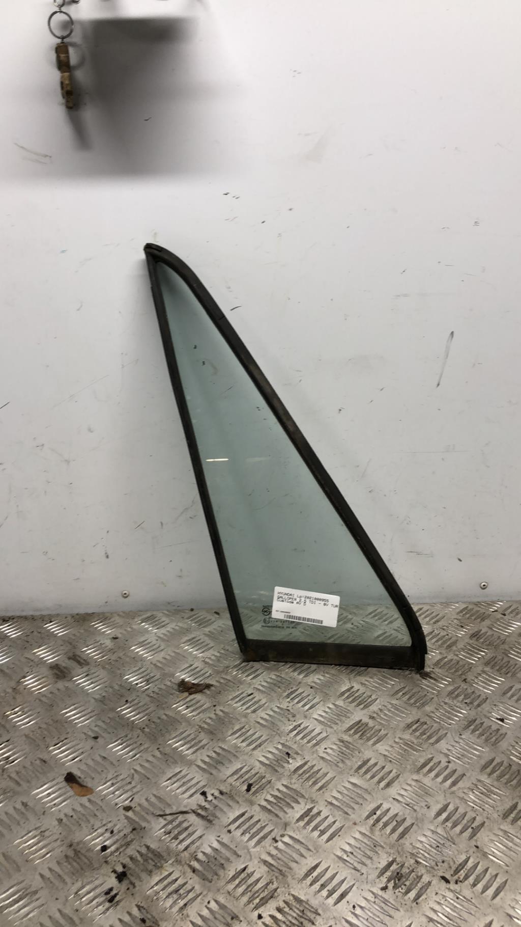 Vetro laterale fisso anteriore destro (portiera) HYUNDAI GALLOPER  - 1