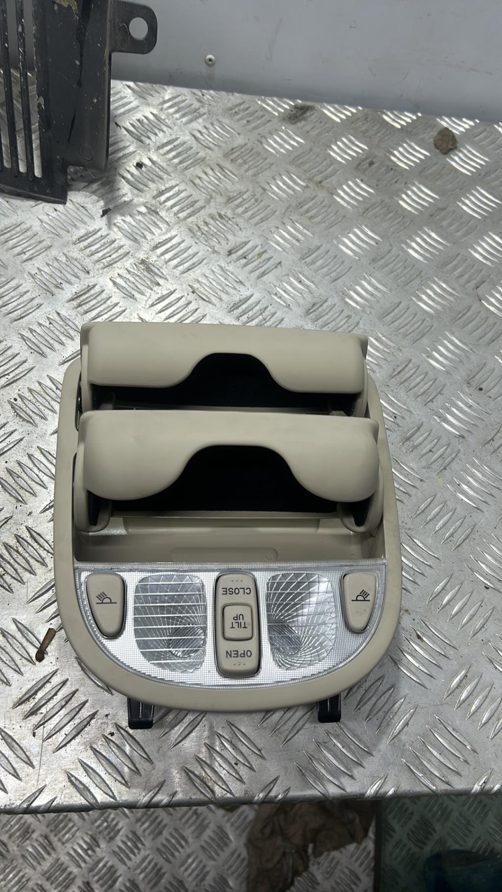 Eclairage de plafonnier HYUNDAI SANTA FE 2 PHASE 1 Essence - 1
