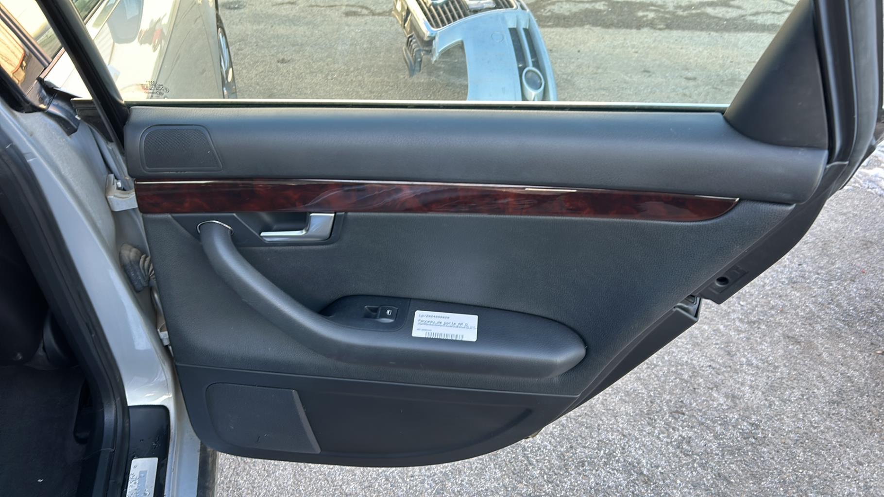 Panel de puerta trasera derecha AUDI A4 2 PHASE 2 Gasolina - 1