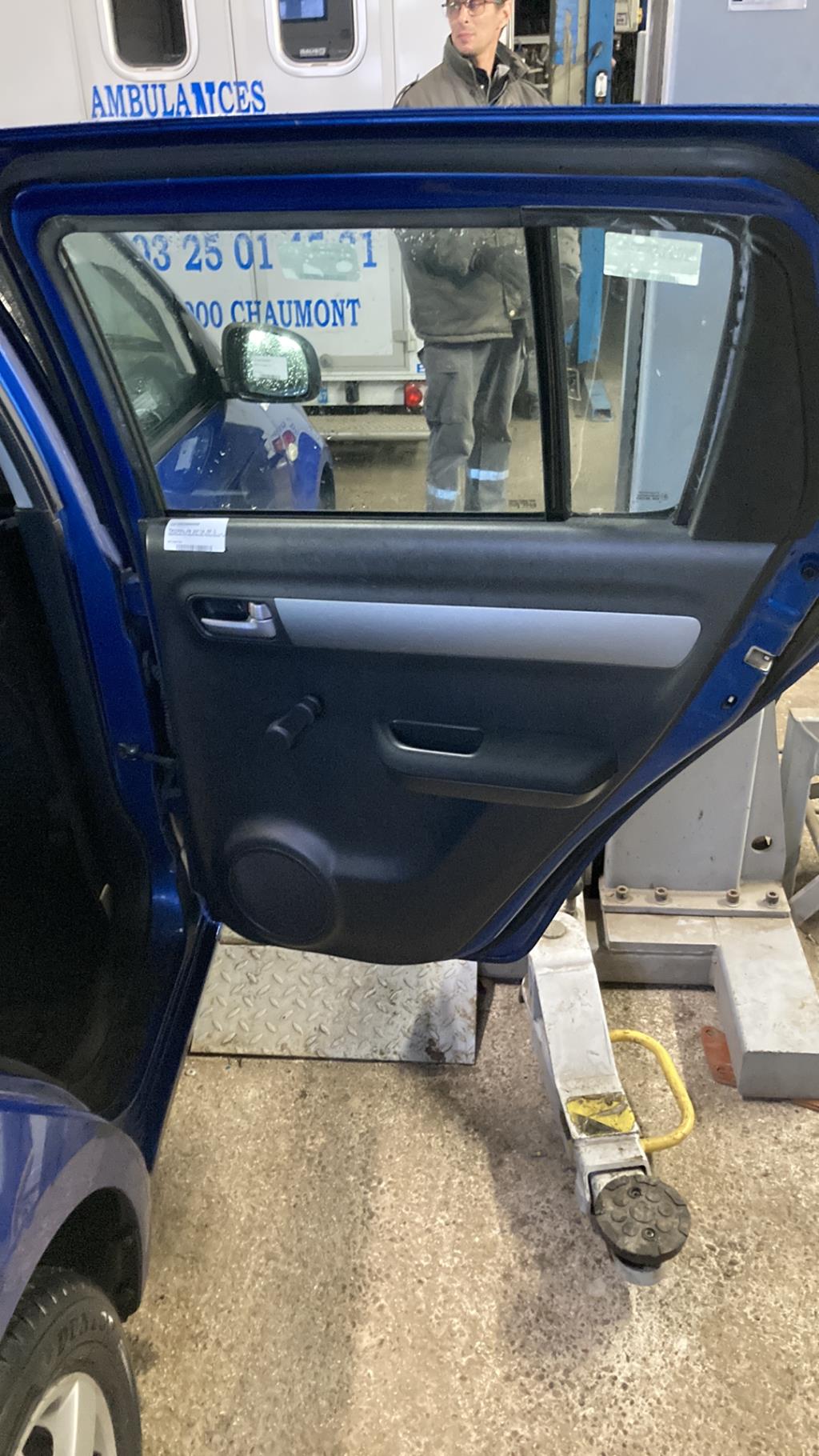 Pannello portiera posteriore destro SUZUKI SWIFT 3 Diésel - 1