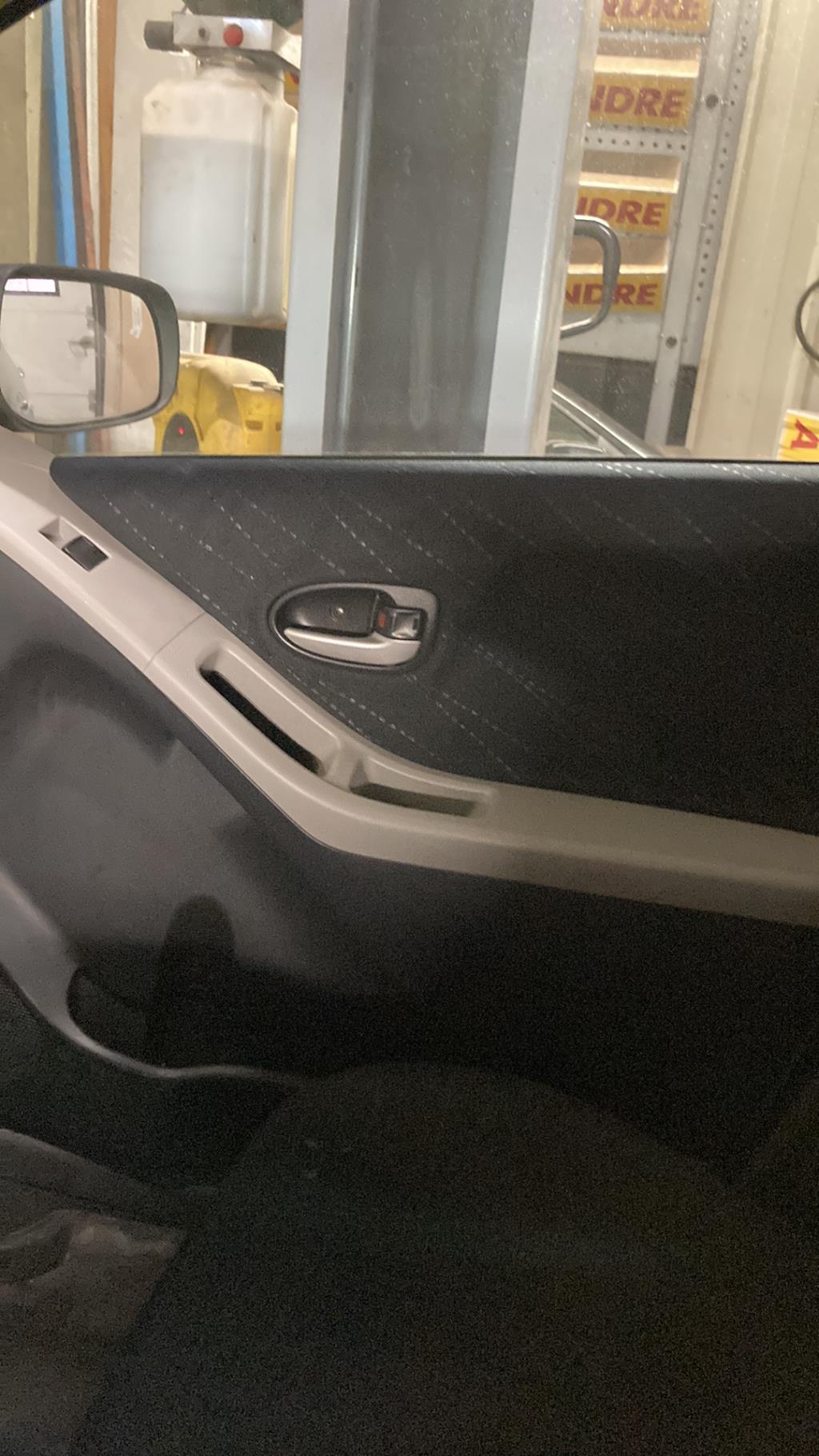 Pannello portiera anteriore destro TOYOTA YARIS 2 PHASE 1 Diésel - 1