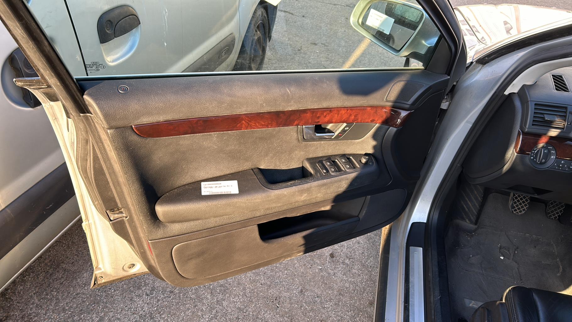 Panel de puerta delantera izquierda AUDI A4 2 PHASE 2 Gasolina - 1