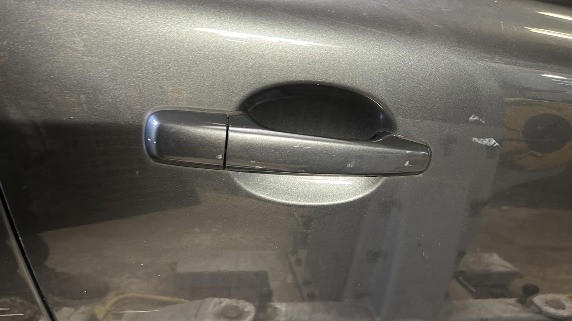 Maniglia portiera anteriore destra VOLVO C 30 PHASE 2 Diésel - 1