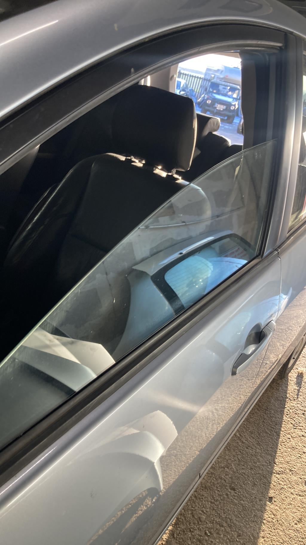Vetro anteriore sinistro TOYOTA COROLLA VERSO 2 PHASE 1  - 1
