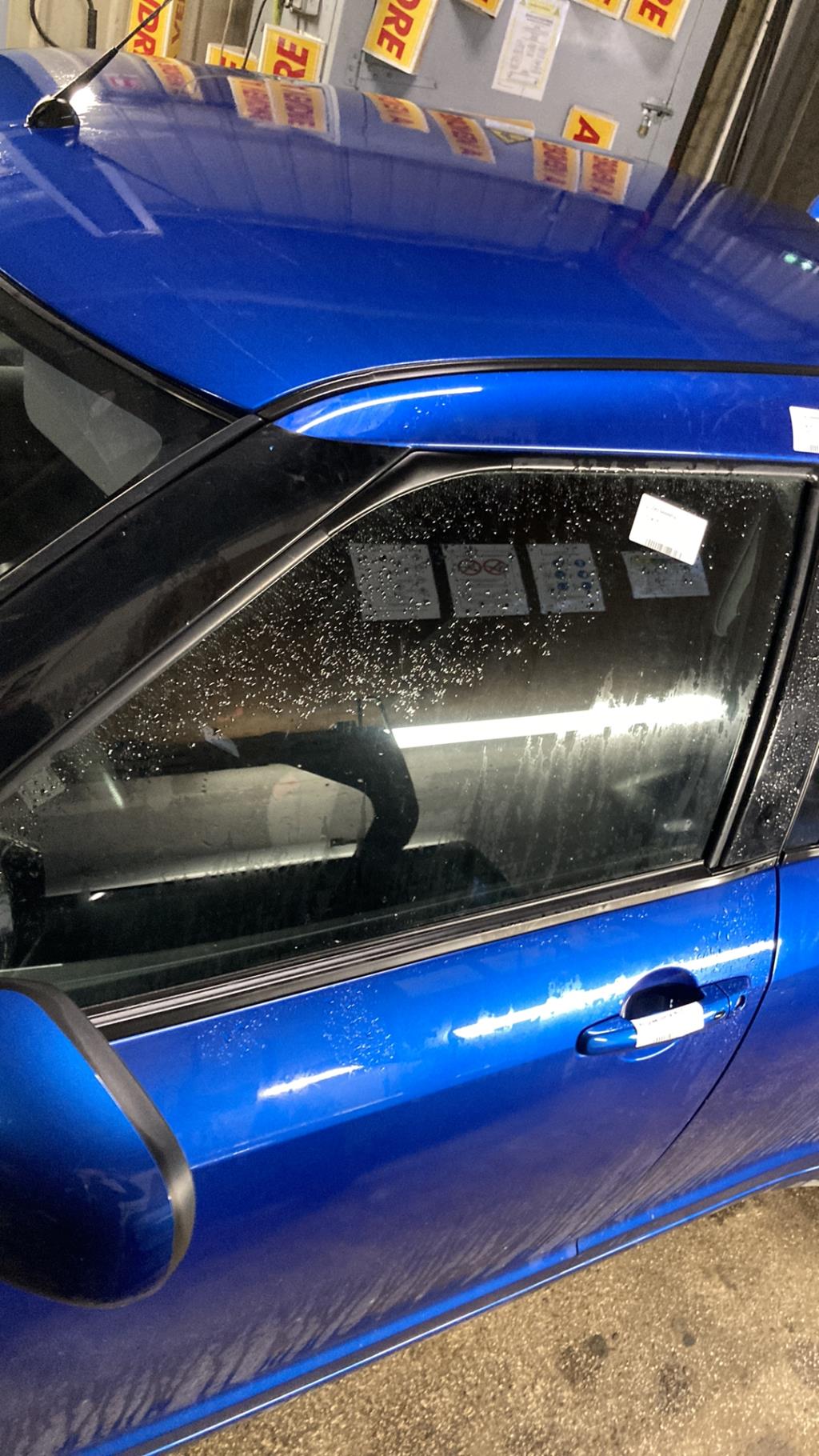 Vitre avant gauche SUZUKI SWIFT 3 Diesel - 1