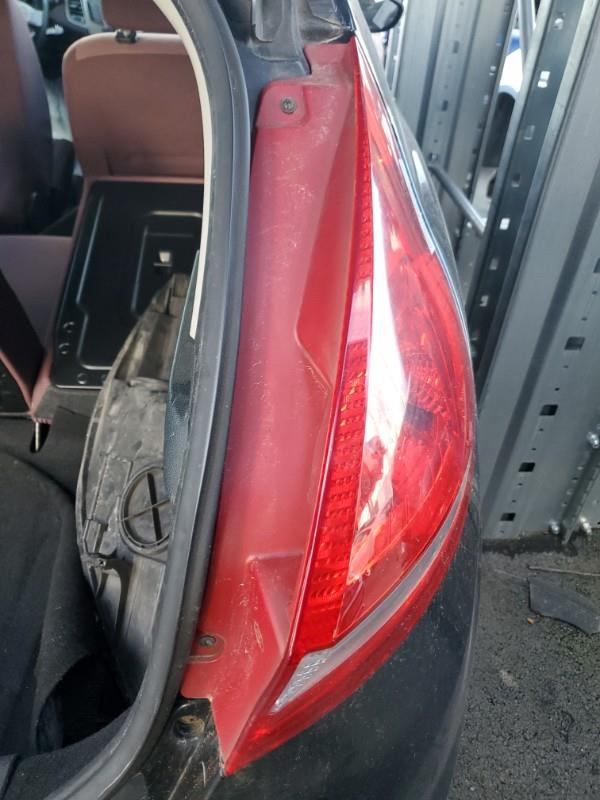 Fanale posteriore principale destro (luci) FORD FIESTA 6 PHASE 1 Diésel - 1