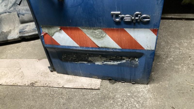 Puerta del maletero derecha RENAULT TRAFIC 2  - 1