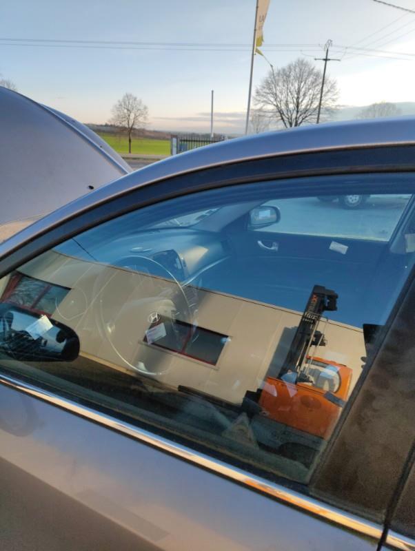 Vitre avant gauche HYUNDAI SONATA 5 Diesel - 1