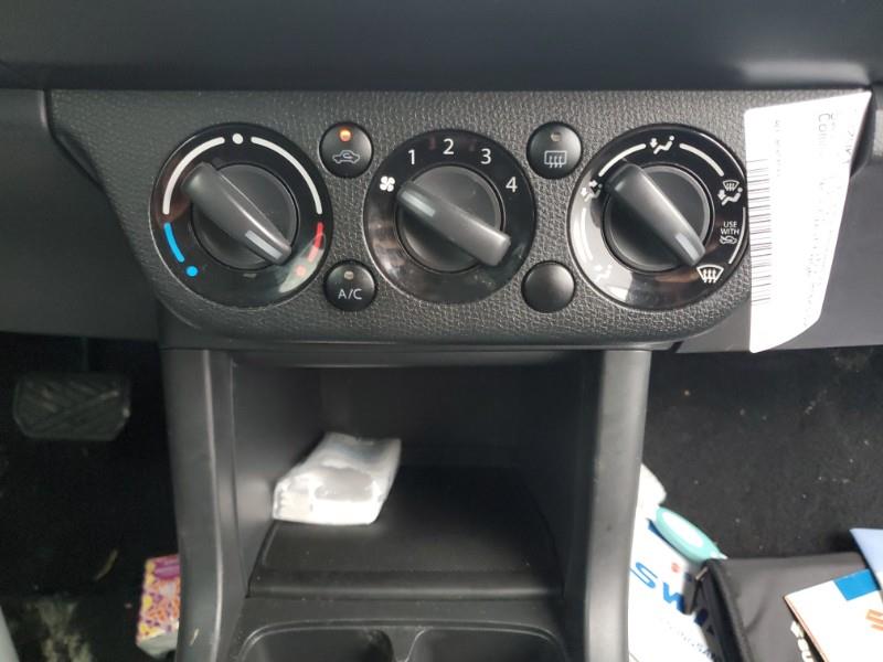 Commande chauffage SUZUKI SWIFT 3 Essence - 1