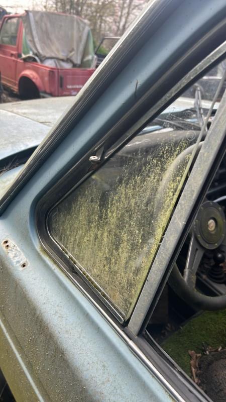Ventanilla triangular delantera izquierda (puerta) LADA NIVA PHASE 2  - 1