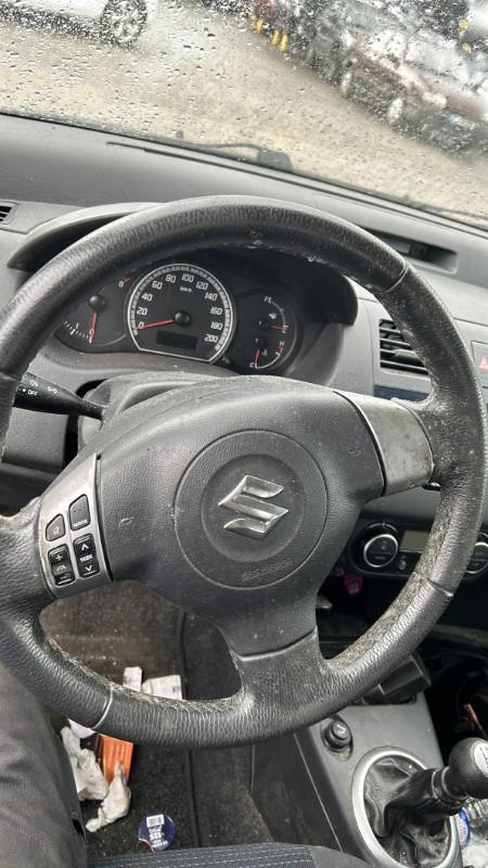 Volant SUZUKI SWIFT 3 Essence - 1