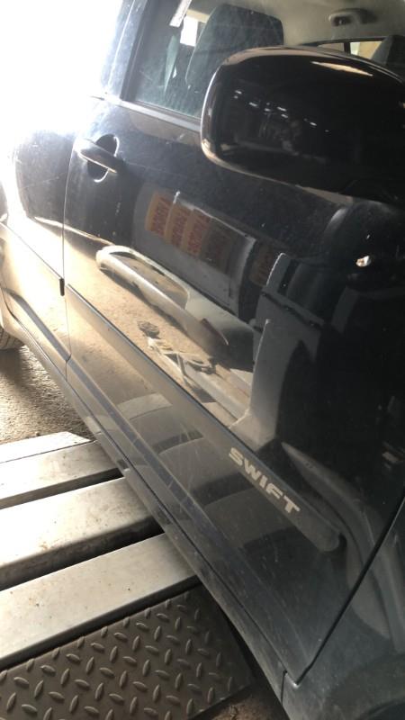 Modanatura portiera anteriore destra SUZUKI SWIFT 3 Diésel - 1