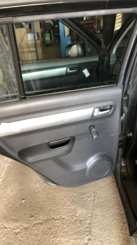 Pannello portiera posteriore sinistro SUZUKI SWIFT 3 Diésel - 1