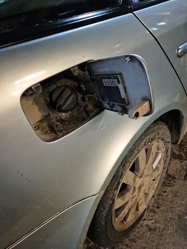 Trappe d'essence RENAULT LAGUNA 2 PHASE 1 BREAK  - 1
