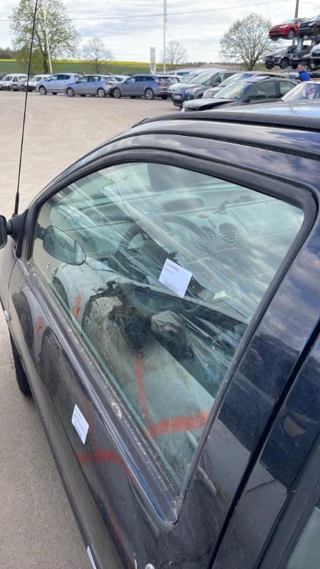 Vitre avant gauche RENAULT TWINGO 1 PHASE 3 Essence - 1