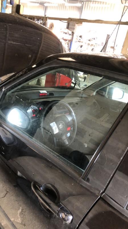 Vitre avant gauche SUZUKI SWIFT 3 Diesel - 1