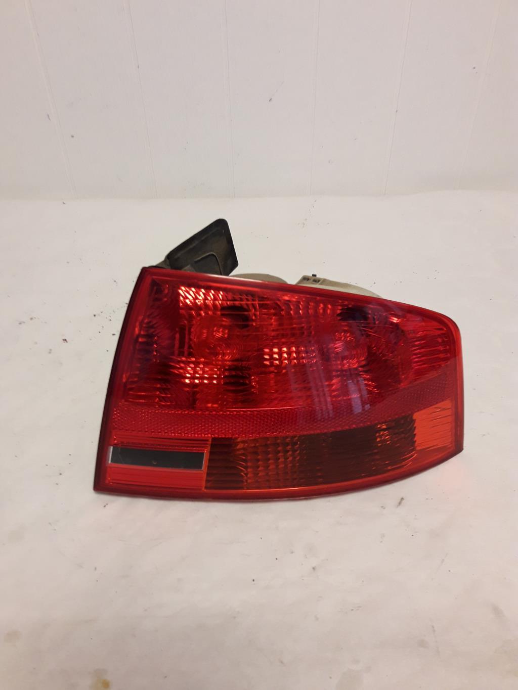 Feu arriere principal droit (feux) AUDI A4 2 PHASE 2 Diesel - 1