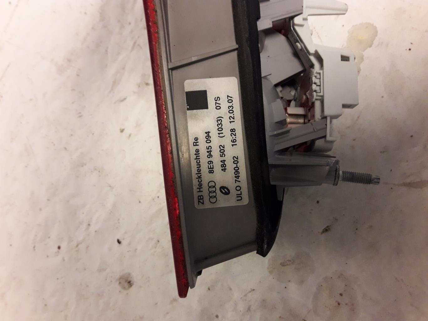 Feu arriere secondaire droit (feux) AUDI A4 2 AVANT PHASE 2 BREAK Diesel - 1